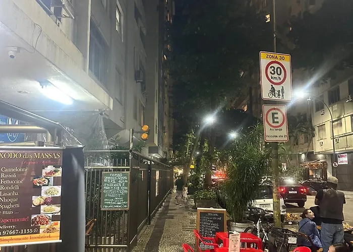 Copacabana / Lema, A Uma Quadra Da Praia