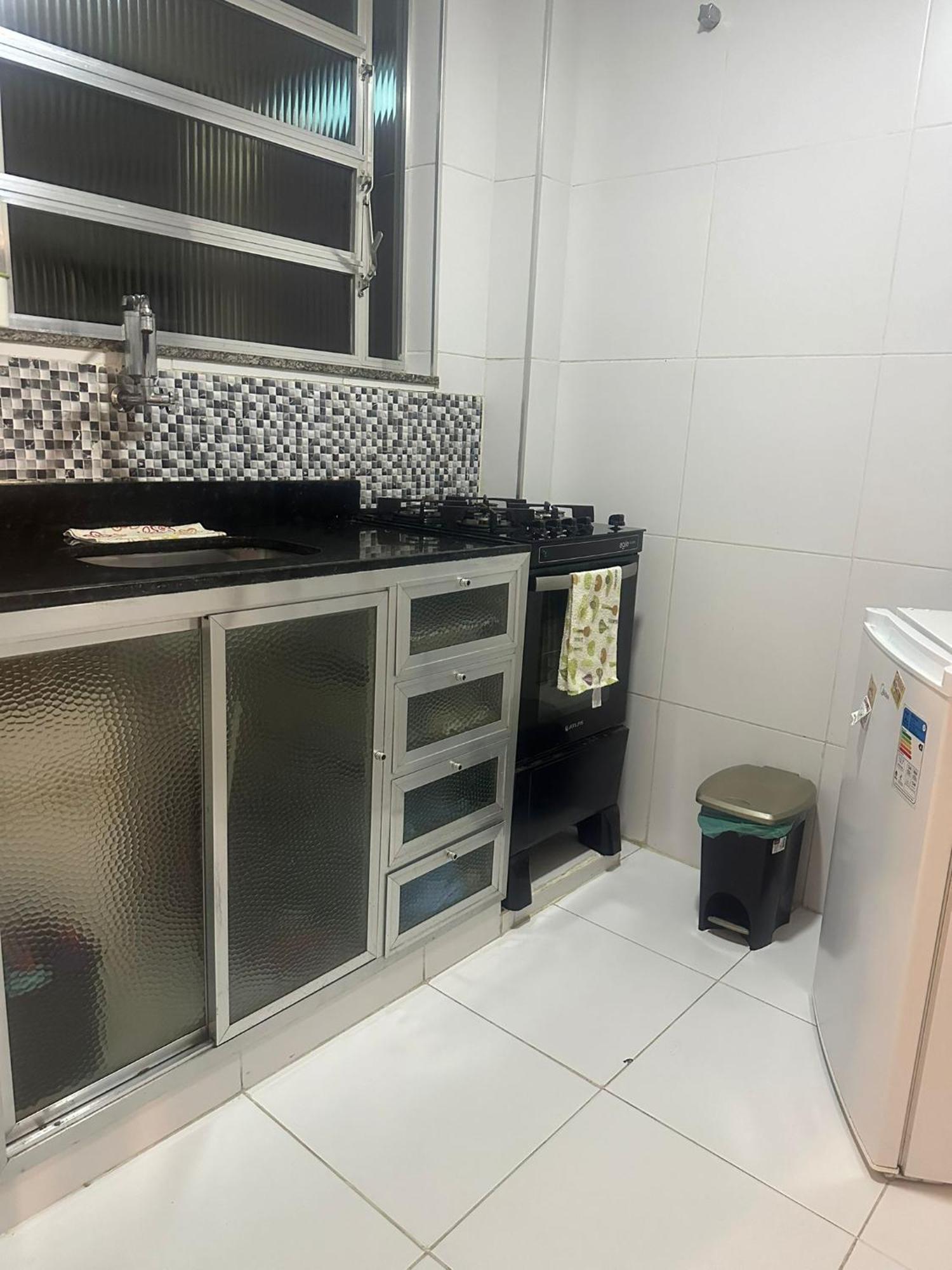 Copacabana / Lema, A Uma Quadra Da *